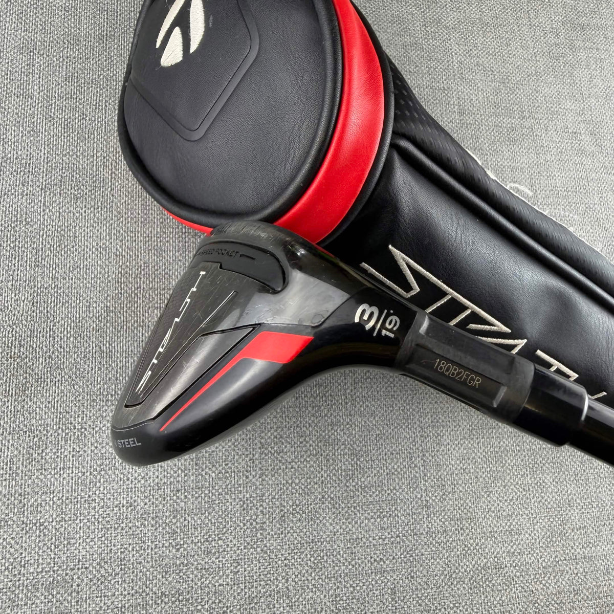 Taylormade Stealth Hybrid - Stiff Flex / 19 Degree