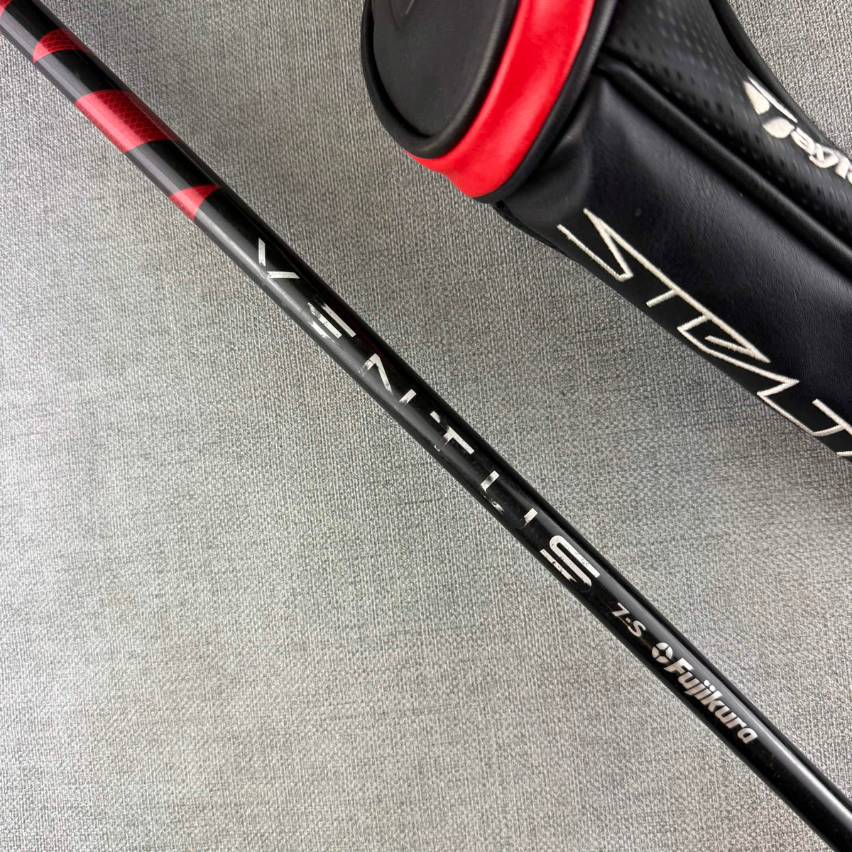 Taylormade Stealth Hybrid - Stiff Flex / 19 Degree