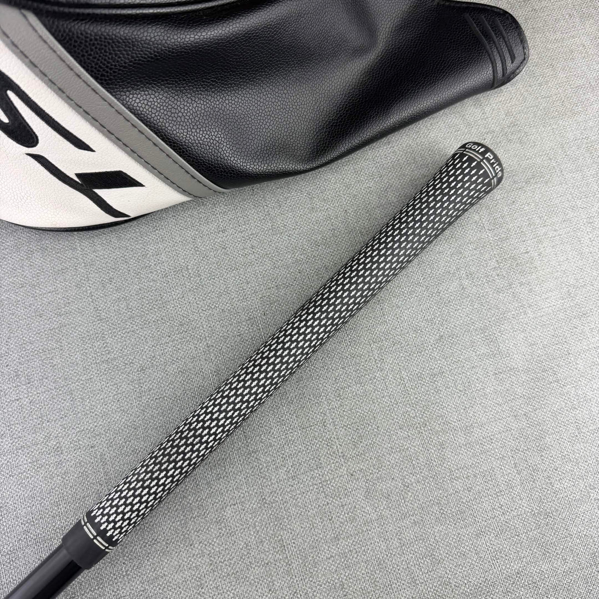 Titleist TSR2 Driver - Stiff Flex 60g / 8 Degree